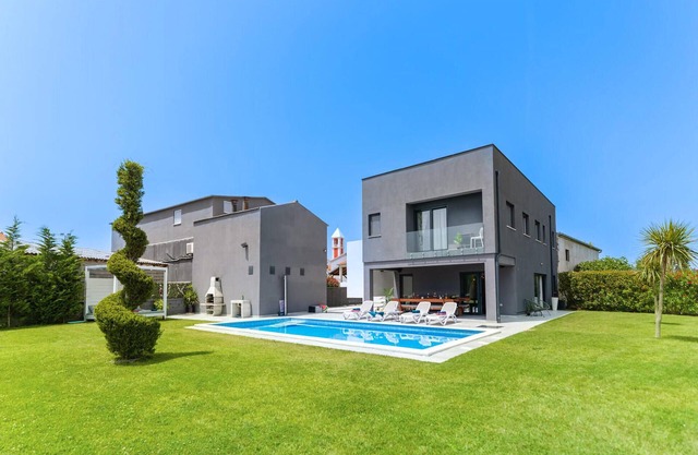 Gorgeous home in Zemunik Donji