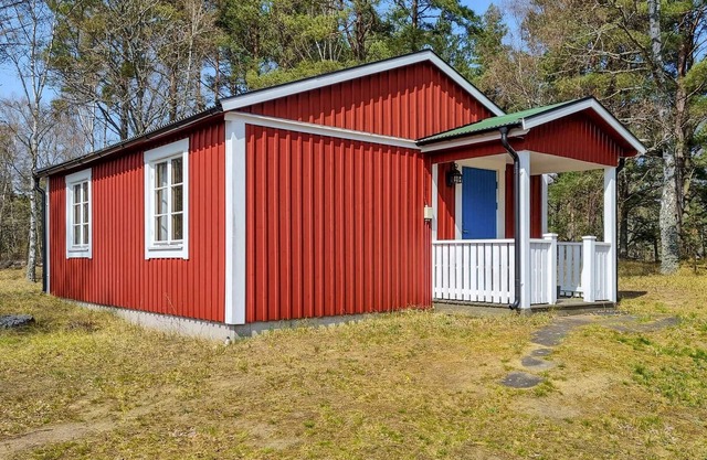 Gorgeous home in Jämjö with kitchen