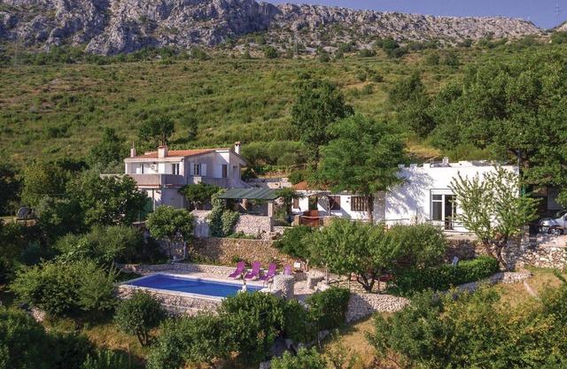 Gorgeous home in Klis with WiFi