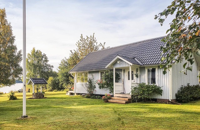 Gorgeous home in Ljung with kitchen