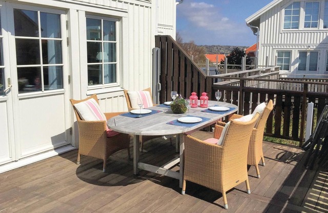 Gorgeous home in Mollösund with kitchen