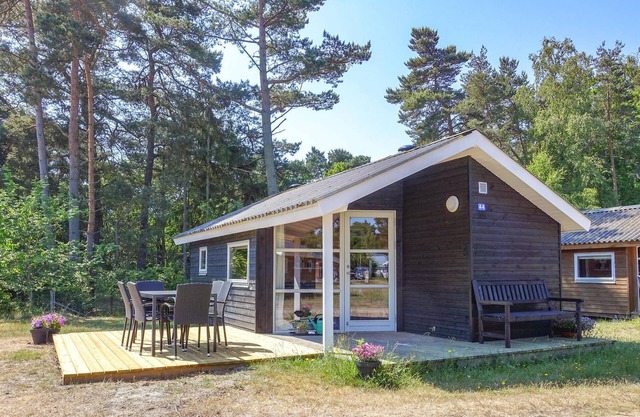 Gorgeous home in Nexø with kitchen
