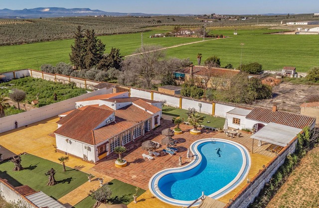 Gorgeous home in Puente Genil with WiFi