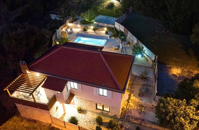 Gorgeous home in Pokrovnik with WiFi