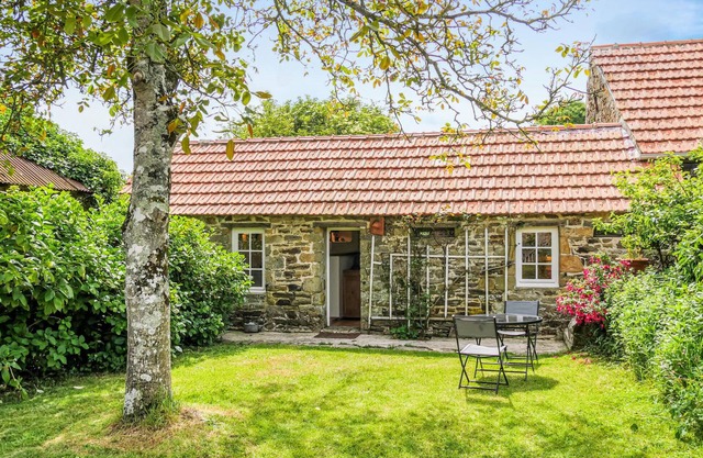 Gorgeous home in Quettehou with WiFi