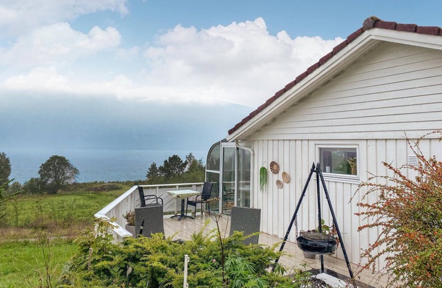 Gorgeous home in Sørbøvågen with WiFi