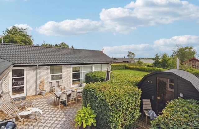 Gorgeous home in Sunds with kitchen