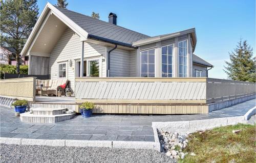 Gorgeous Home In Torangsvåg With Wifi