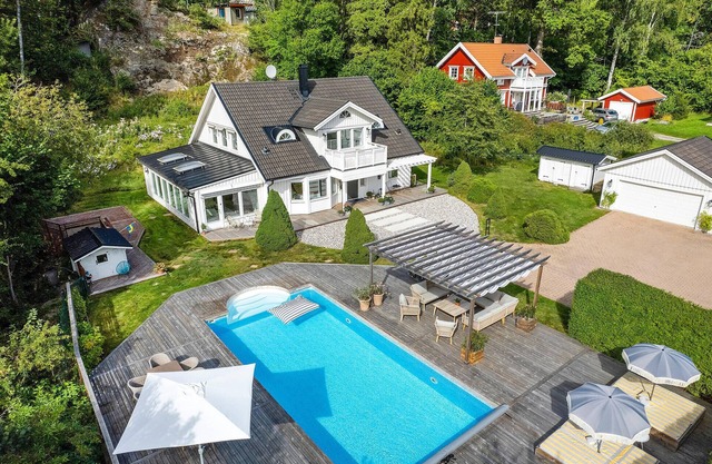 Gorgeous home in Tullinge with sauna