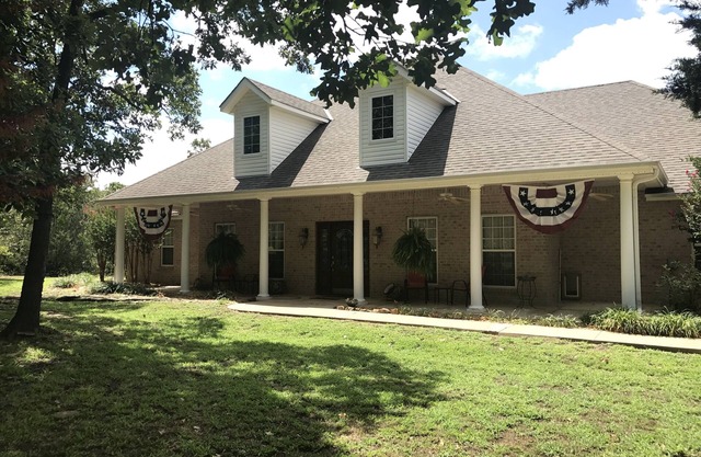 Gorgeous Home In Upscale Neighborhood - Room For The Whole Family 4 bedrooms!