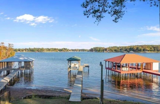Gorgeous Lake Front Retreat, Private Dock and Boathouse!