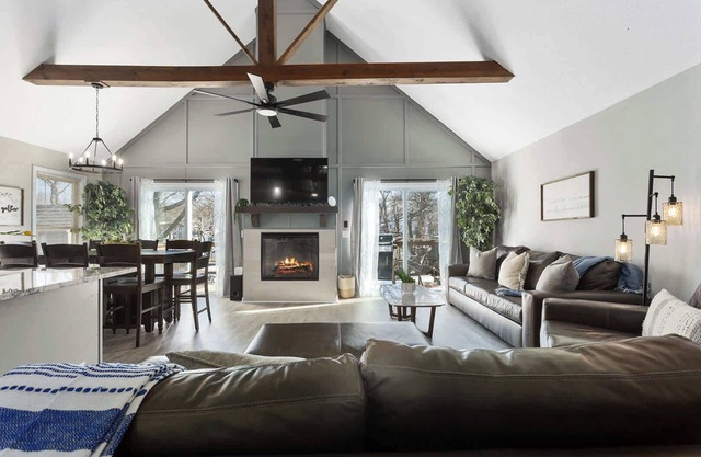 Gorgeous Lake Views 3BR-3Ba Updated Home