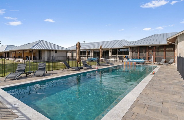 Gorgeous Lakeside Retreat Center – 30 Beds