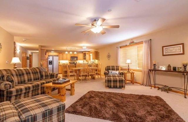 Gorgeous Lakeview Balcony with 4 Bedrooms, best location at the resort!