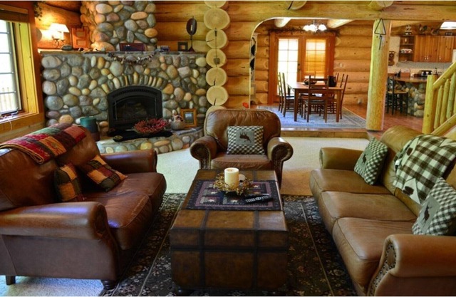 Gorgeous log home near Mt. Rainier National Park and White Pass