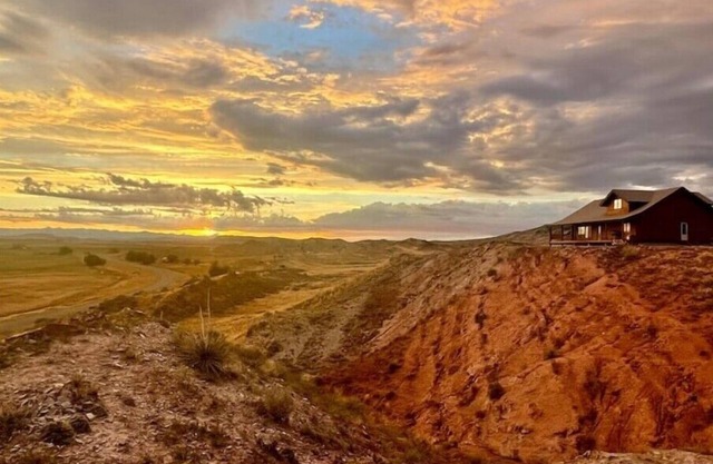 Gorgeous Log Home with Incredible Viewsn