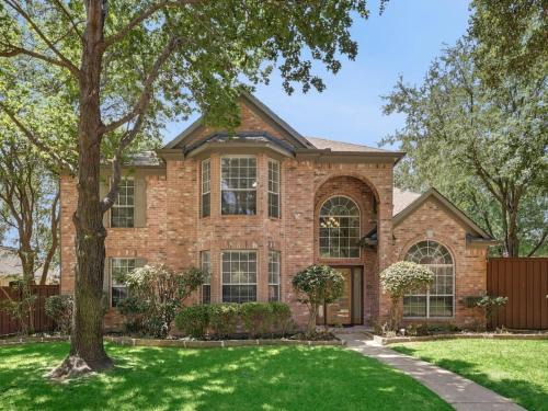 Gorgeous Mansion with Pool & Cinema Room Sleeps 16