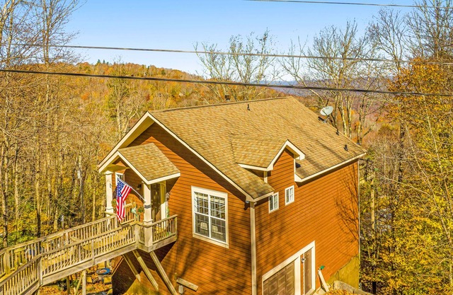 Gorgeous mountain home with deck, 2 firepits, outdoor heater, grill & fireplace
