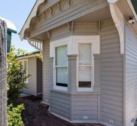 Gorgeous on Galvin - Close To Town Yet A Mile Away!