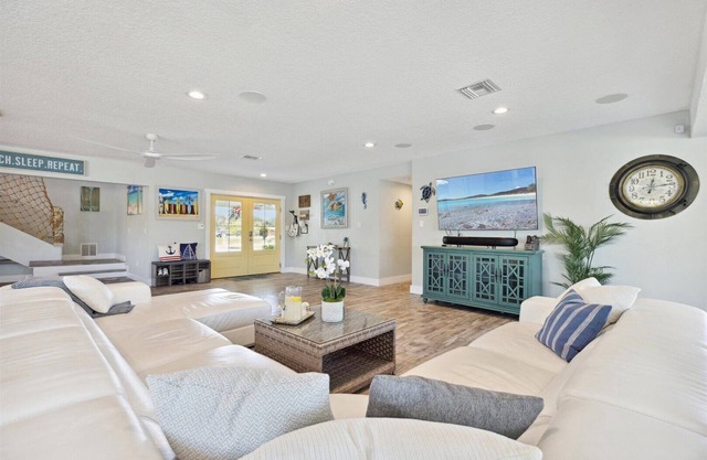 Gorgeous Private Canal Home w/Heated Pool, Hot Tub & Modern Kitchen - Walk to Restaurants!