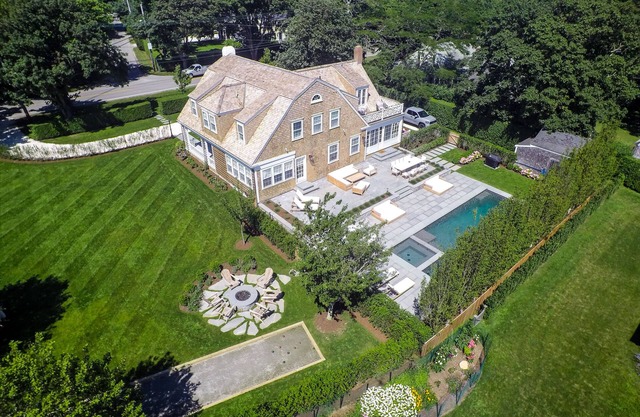 Gorgeous private estate w/pool, spa, poolhouse & gym in Sconset!