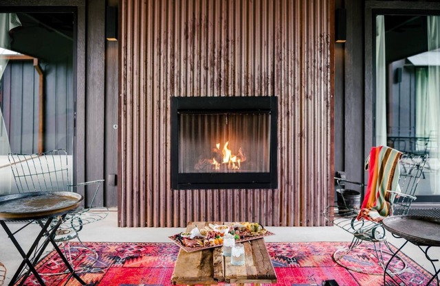 Gorgeous Sunsets + Firelight Vibes + 5 Min. to RT | Cricket Farms
