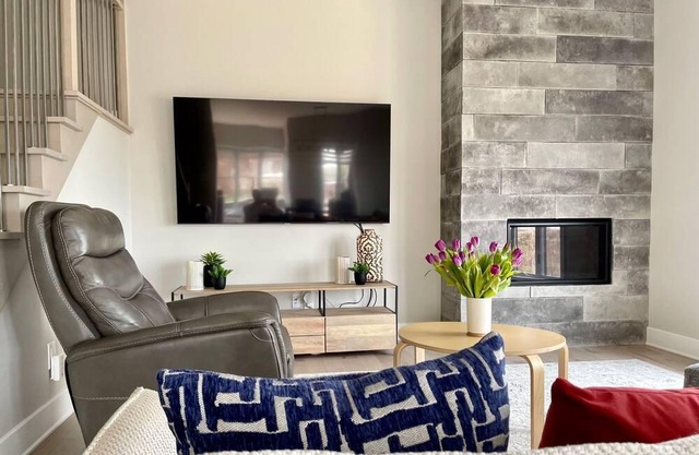 Gorgeous View on the lake ! Lots of Space! Lake Access