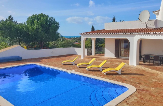 Gorgeous villa ideally located with pool, ocean views, AirCo, great for families