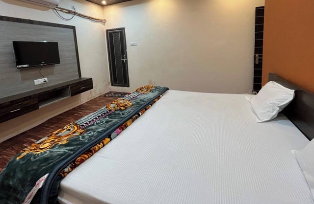 Goroomgo Banaras Residency Varanasi