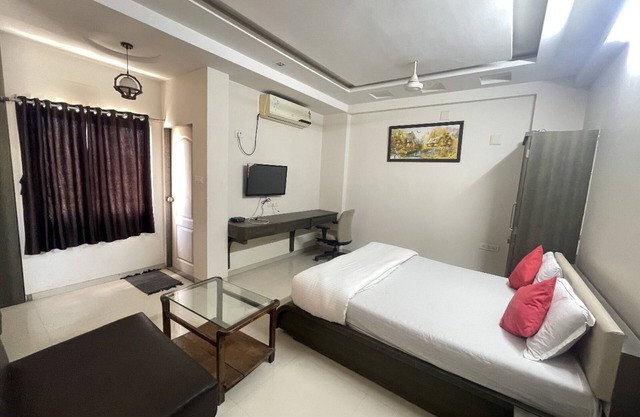 Goroomgo Narayan Executive Gujrat