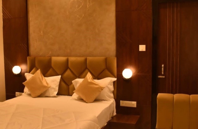 Goroomgo S.K. Plaza Chhabra