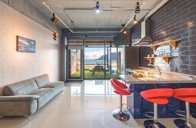 Goseong Cnblue Oceanview Pension