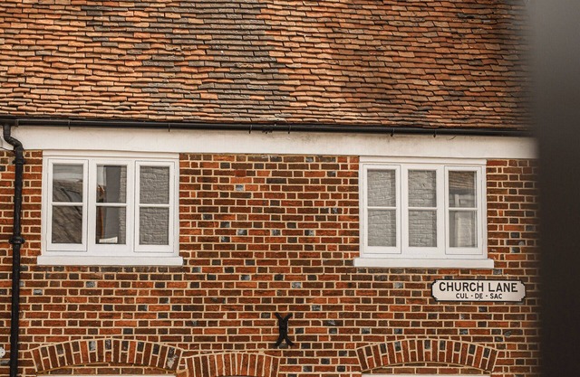 Grade II listed terraced 2 bed cottage
