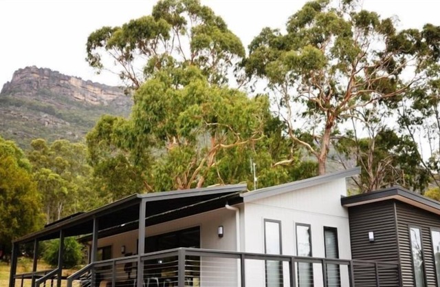 Grampians Hillside Retreat a Relaxing Getaway in Halls Gap.
