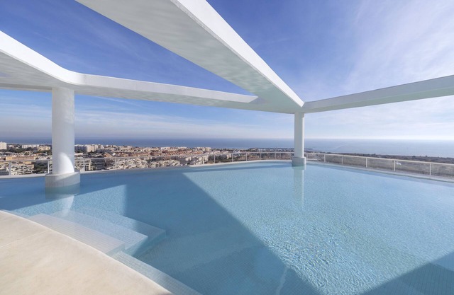 Gran Canet 2BR - Sea Views, Pools & Gym