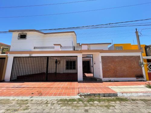 Gran Casa lomas a 5 min de playa y malecón