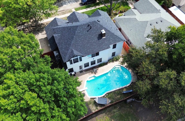 Grand 6BR/2.5B Home with Pool, Grill & Game Room