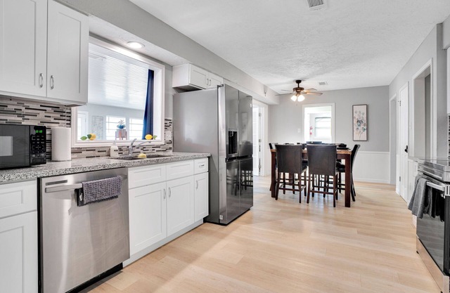 Grand 7-Bedroom Villa w Pool: 25 Mins Downtown SC2