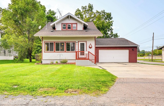 Grand Blanc Rental w/Gas Grill & Private Yard