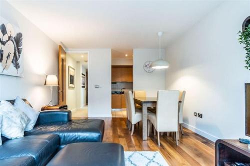 Grand Canal 2 Bedroom Flat