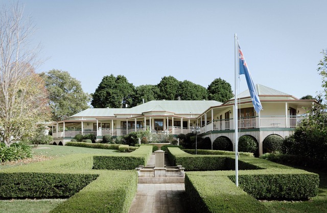 Grand Hinterland Queenslander - for groups, Maleny