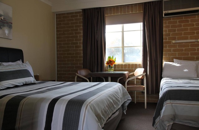 Grand Manor Motor Inn - Queanbeyan