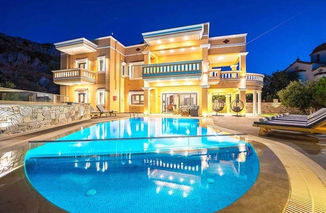 Grand Olympia, Luxury, spacious indoor & outdoor area