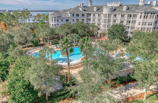 Grand Sandestin Baytowne Wharf 1 BR 2 full BA.
