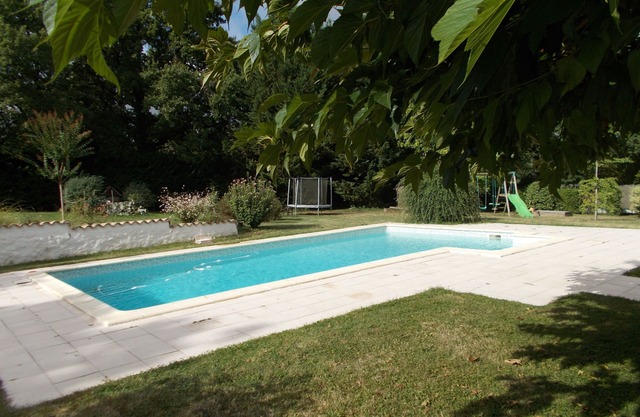 Grand Terrain Piscine