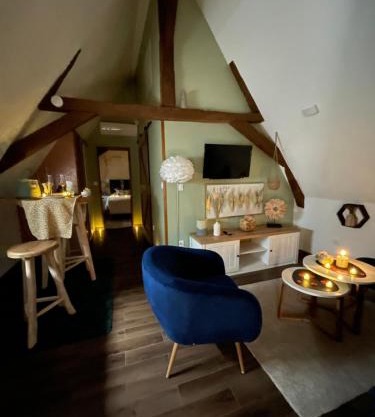 Grande chambre confortable
