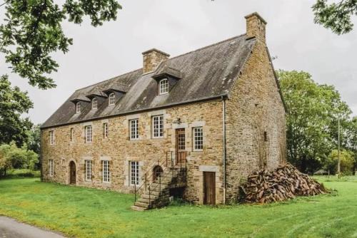 Grande maison aux portes de Vire
