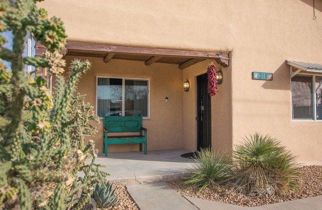 Grandma's Old Town Adobe House! Hot Tub+Pet Friendly+No Pet Fee!