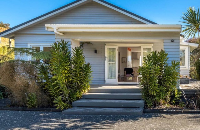 GRAPE SHED COTTAGE | Coast & Country |