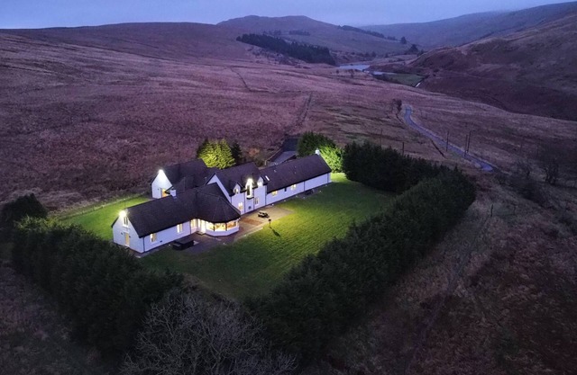 Grassyards House - Six Bedroom House, Sleeps 12